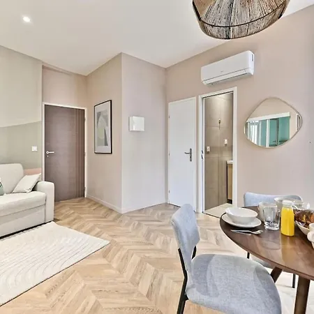 Proche Parc Monceau - Iii