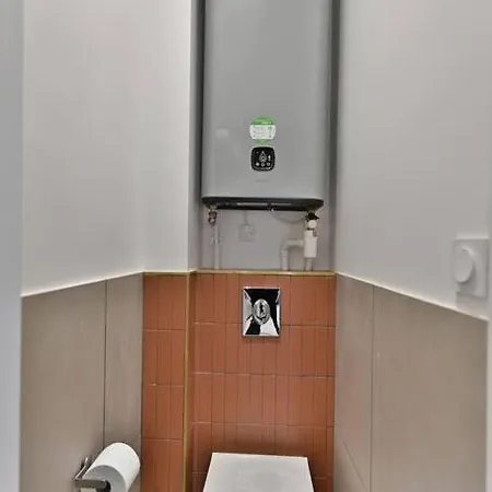 Appartement Proche Parc Monceau - Iii *