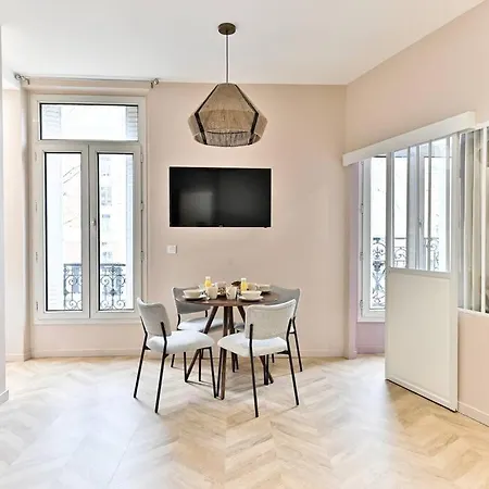 Proche Parc Monceau - Iii *